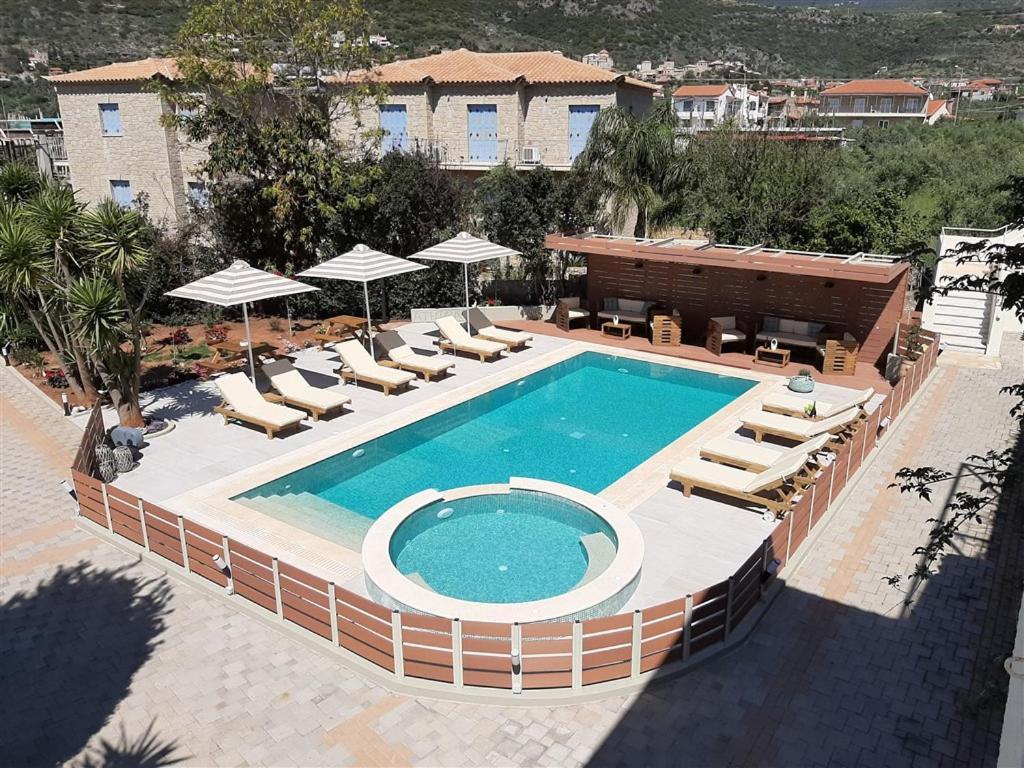 Athina Apartments Ступа Екстер'єр фото