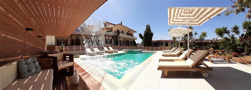 Athina Apartments Ступа Екстер'єр фото