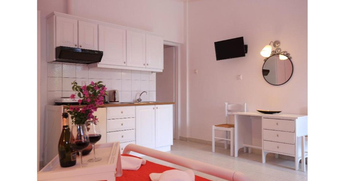 Athina Apartments Ступа Екстер'єр фото