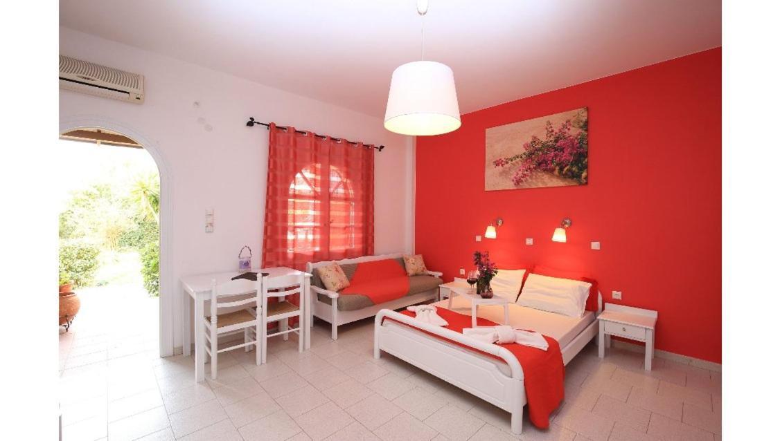 Athina Apartments Ступа Екстер'єр фото