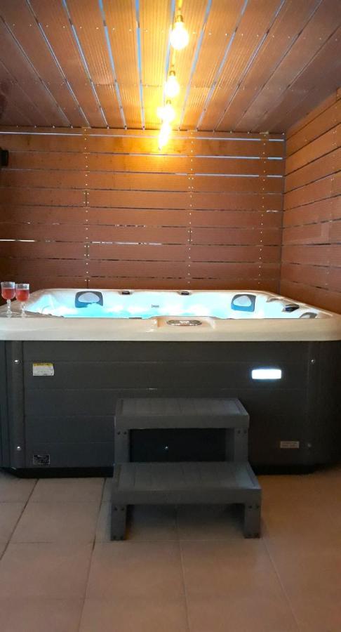 Athina Apartments Ступа Екстер'єр фото